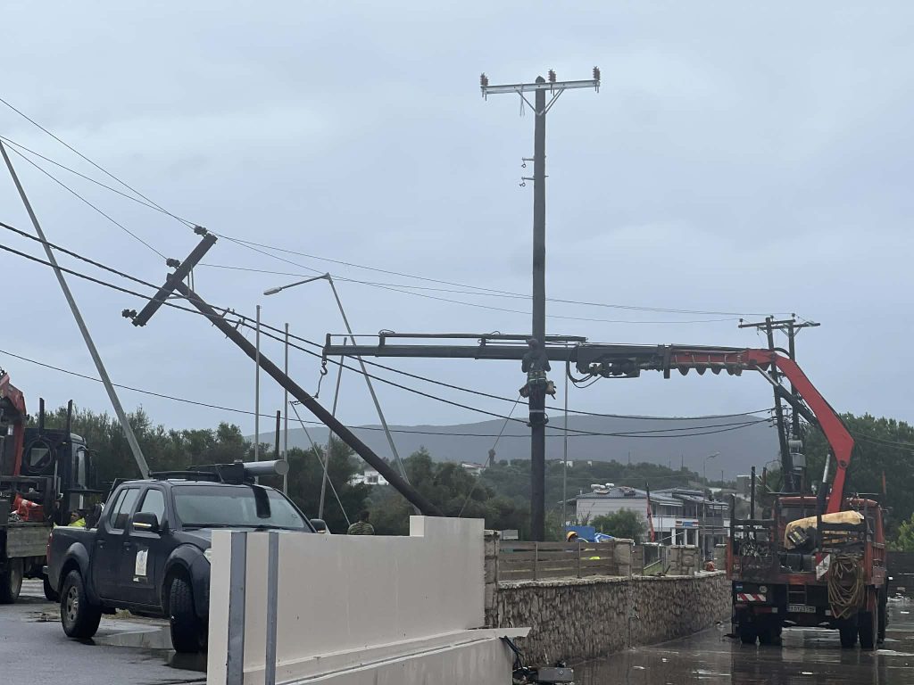Εικόνες «βιβλικής» καταστροφής από ανεμοστρόβιλο που έπληξε τη Φοινικούντα