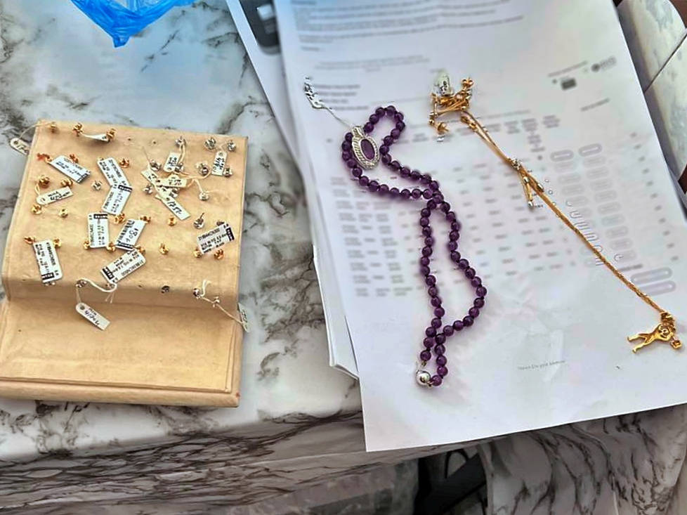 Εξιχνιάστηκε η ληστεία σε κοσμηματοπωλείο της Ρόδου – Συνελήφθη ένας από τους δράστες, αναζητείται συνεργός του