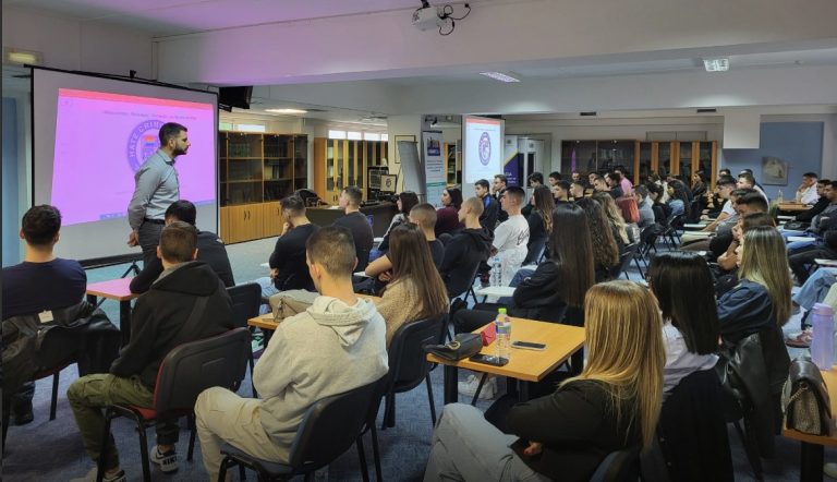 ΕΛΑΣ: Πάνω από 800 αστυνομικοί συμμετείχαν σε ειδικές εκπαιδεύσεις απέναντι στις διακρίσεις, τον ρατσισμό και τη μισαλλοδοξία