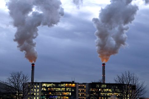 Άνοιξε η σιδηροδρομική γραμμή στην Κατερίνη μετά τη φωτιά: Καθυστέρηση σε δρομολόγια