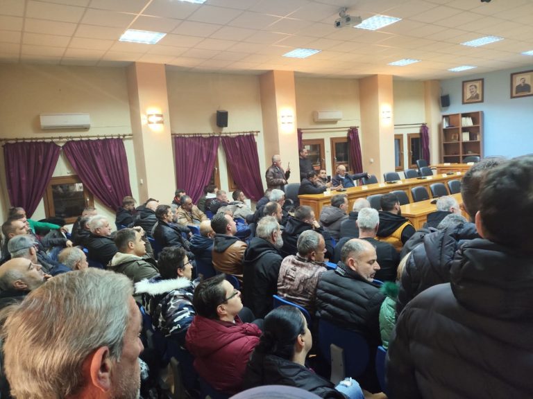 Αμύνταιο : Μπλόκο αγροτών και κτηνοτρόφων στον κόμβο Φιλώτα