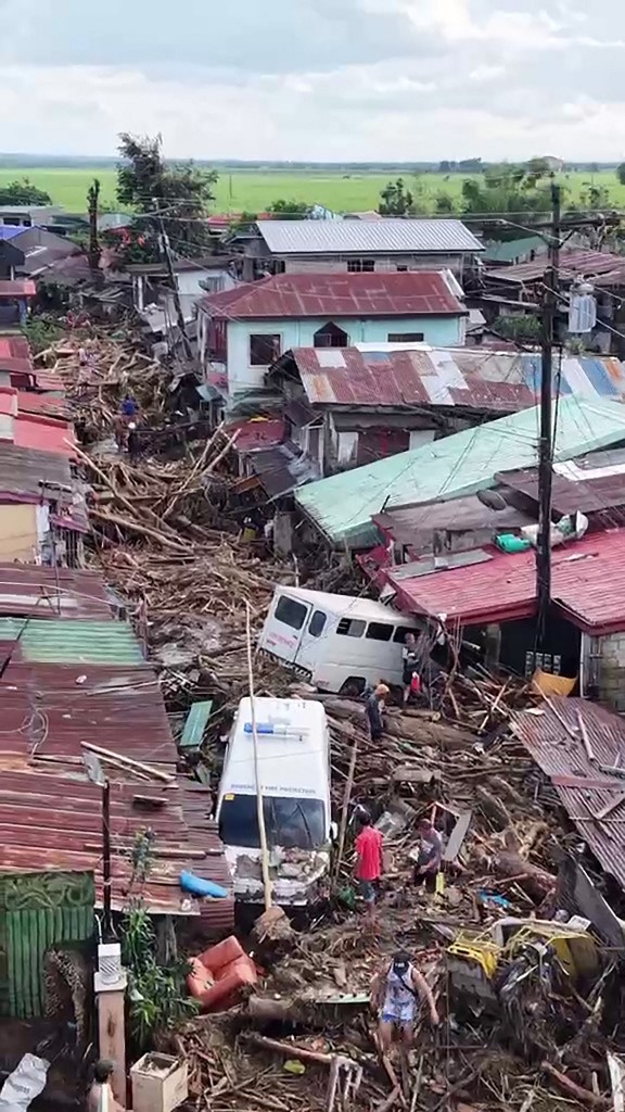 Ο πιο φονικός τυφώνας της χρονιάς στην Ασία κατευθύνεται προς το Βιετνάμ μετά το ολέθριο πέρασμά του από τις Φιλιππίνες