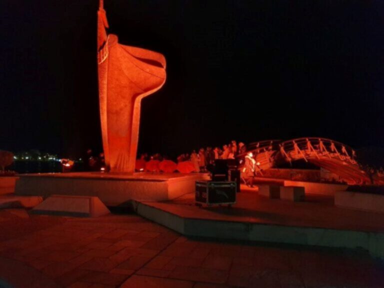 Με φωταγώγηση του Ηρώου τιμούν την Ημέρα Εξάλειψης της βίας κατά των γυναικών οι Σοροπτιμίστριες του Βόλου