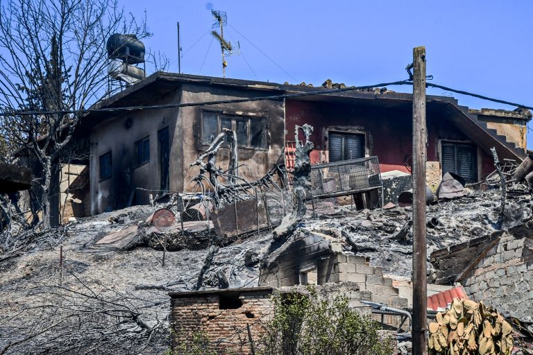 Αναστολή πράξεων αναγκαστικής εκτέλεσης για τους πληγέντες από τις φωτιές του καλοκαιριού 2025