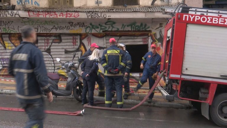 Υπό έλεγχο η πυρκαγιά στο κέντρο της Αθήνας – Αποκαταστάθηκε η κυκλοφορία