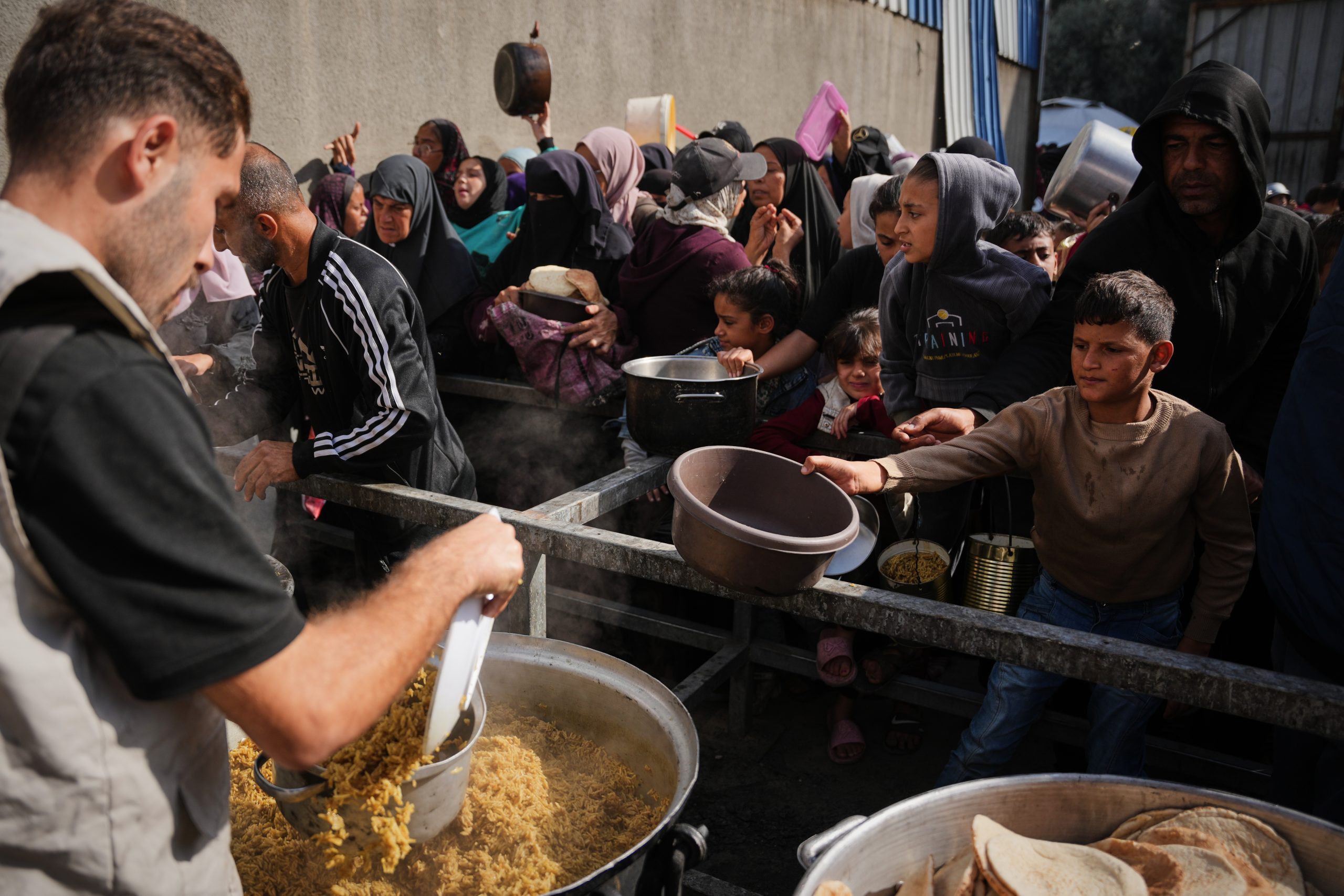 Η αμφιλεγόμενη ανθρωπιστική οργάνωση GHF σταματά την παροχή βοήθειας στη Γάζα