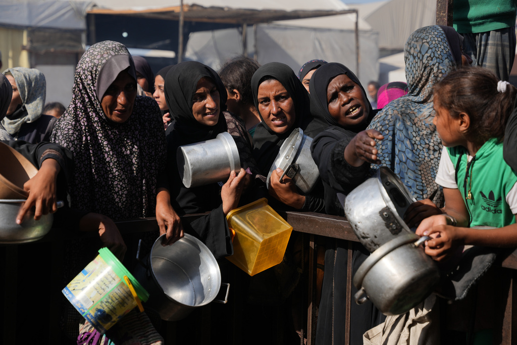Ο χειμώνας στη Γάζα πλησιάζει, η πείνα επιμένει και οι παλιές σκηνές δεν επαρκούν για να καλύψουν τις ανάγκες των κατοίκων