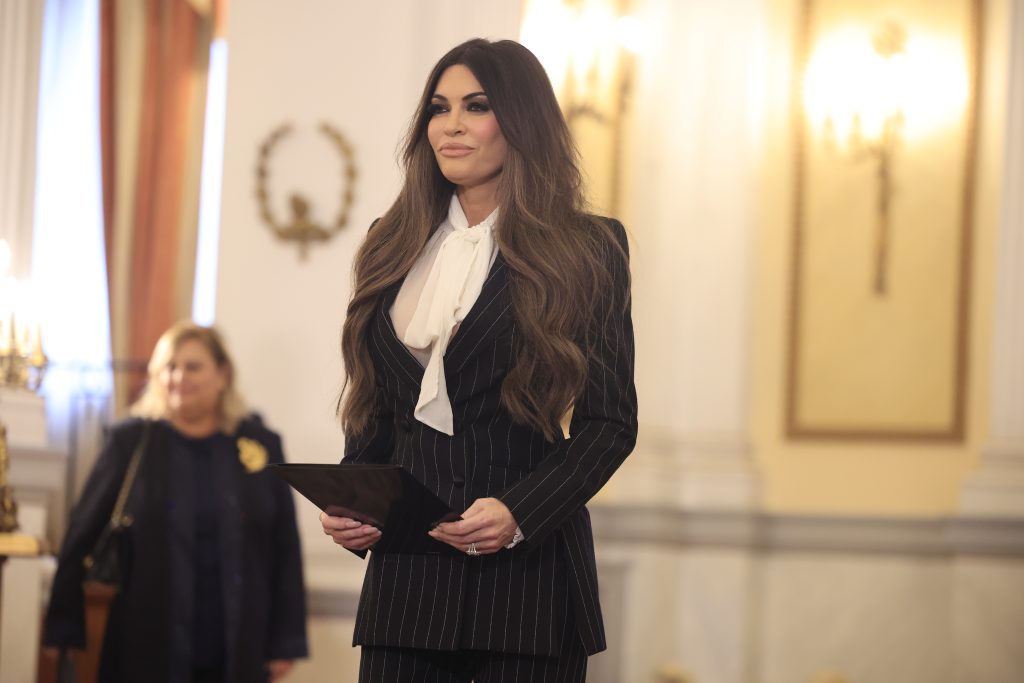 Στο προεδρικό μέγαρο η νέα πρέσβης των ΗΠΑ – Τα διαπιστευτήριά της επέδωσε η Κίμπερλι Γκίλφοϊλ