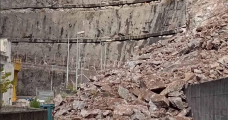 Μεγάλη κατολίσθηση στις εγκαταστάσεις της ΔΕΗ στη Μεσοχώρα – Σε εξέλιξη το φαινόμενο νέα αυτοψία σήμερα