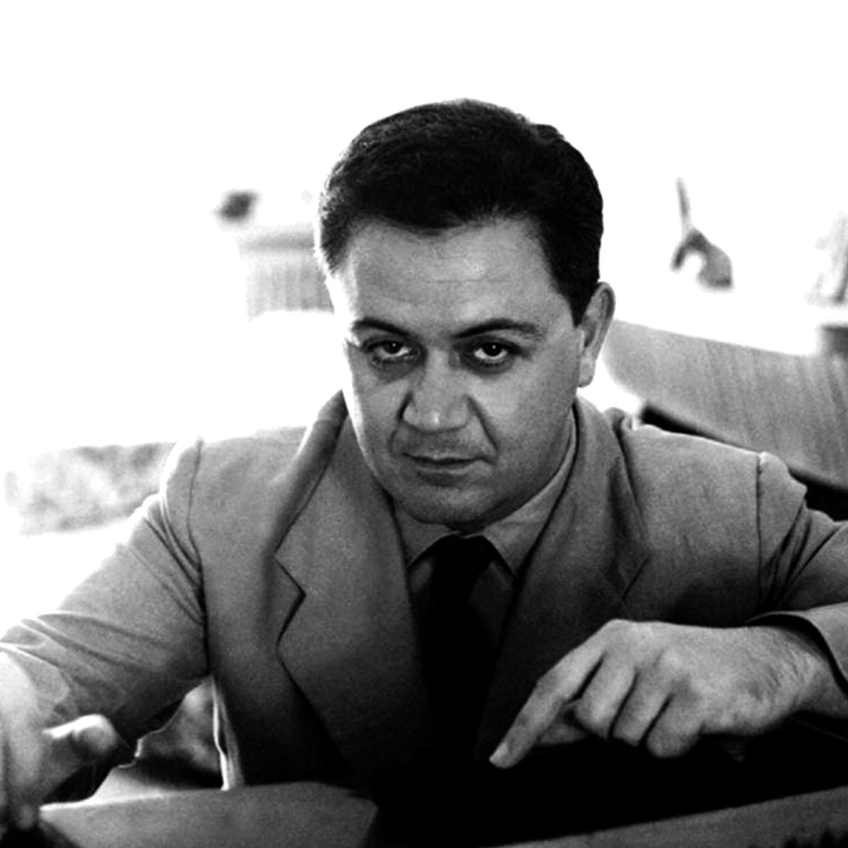 Η ΦΩΝΗ ΤΗΣ ΕΛΛΑΔΑΣ: «Αναφορές στον Μάνο Χατζιδάκι» – Ένα μοναδικό αφιέρωμα της εκπομπής «Η δική μας πόλη» στον αξέχαστο συνθέτη 