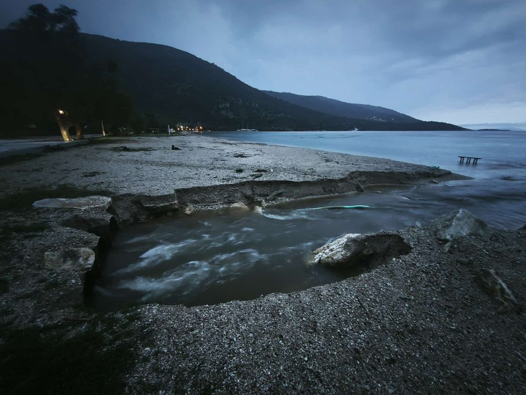 Κακοκαιρία στην Ήπειρο: Δρόμοι χείμαρροι στην Ηγουμενίτσα – Φόβοι για υπερχείλιση του ποταμού στην Πλαταριά