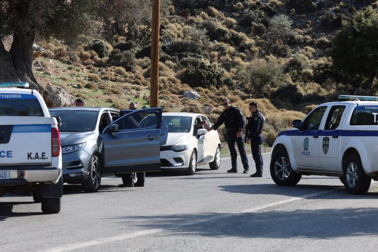 Βορίζια: Στο «κενό» οι προσπάθειες για σασμό – Αμφίβολη η επιστροφή της μητέρας της 56χρονης – Η ΕΛΑΣ αναζητά όπλα σε σπηλιές και μνήματα