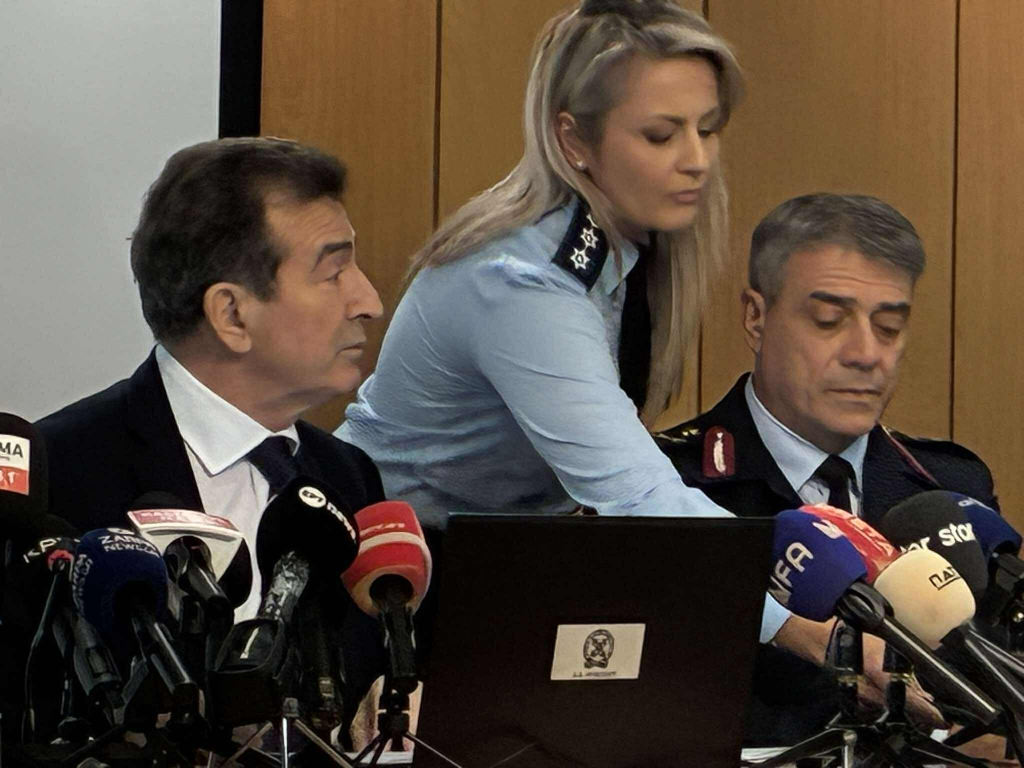 Live από το Ηράκλειο η συνέντευξη Χρυσοχοΐδη για το οργανωμένο έγκλημα και την οπλοκατοχή: «Δεν θα κάνουν κουμάντο οι νταήδες»