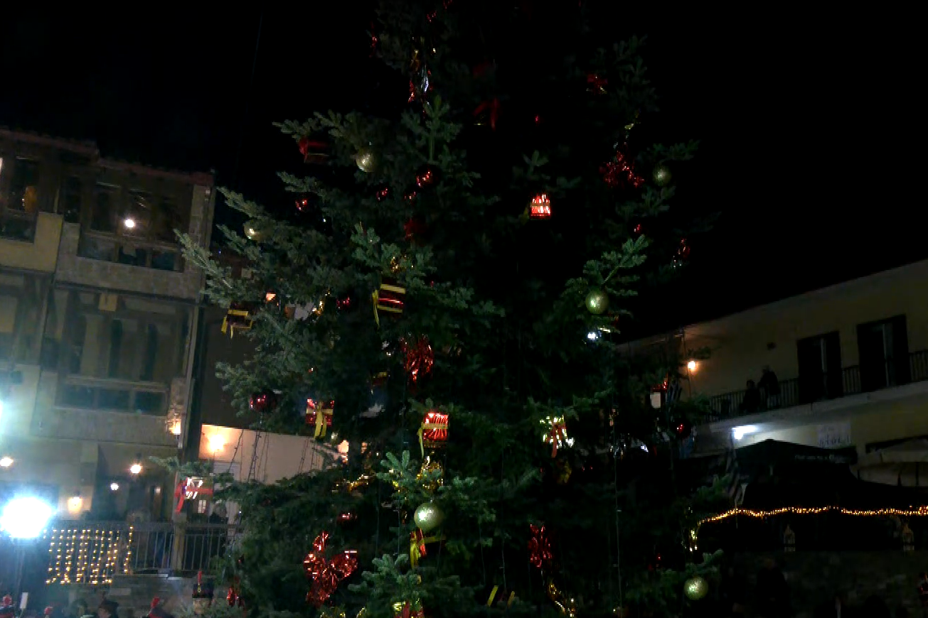 Στον Ταξιάρχη Χαλκιδικής ανάβει το πρώτο χριστουγεννιάτικο δέντρο