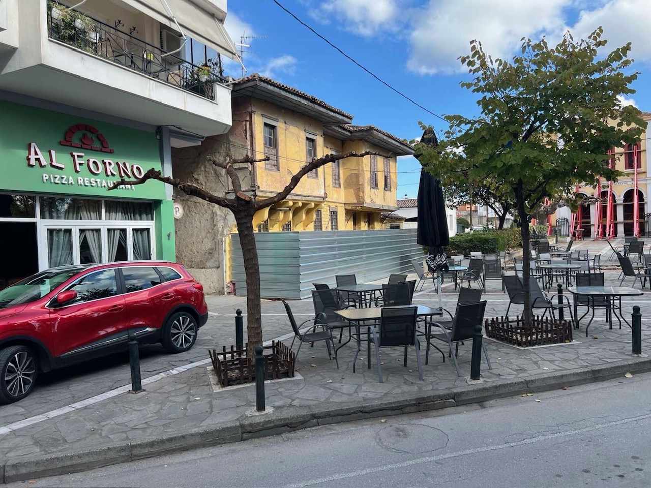 image1-4 Τοποθετήθηκαν προστατευτικά στην Οικία Καλακαλλά στον Τύρναβο