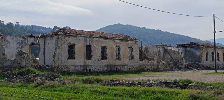 Λεπροκομείο Καρλοβάσου: Ένα εμβληματικό κτίριο που οι φθορές του χρόνου  δεν μπορούν να κρύψουν την ιστορία του