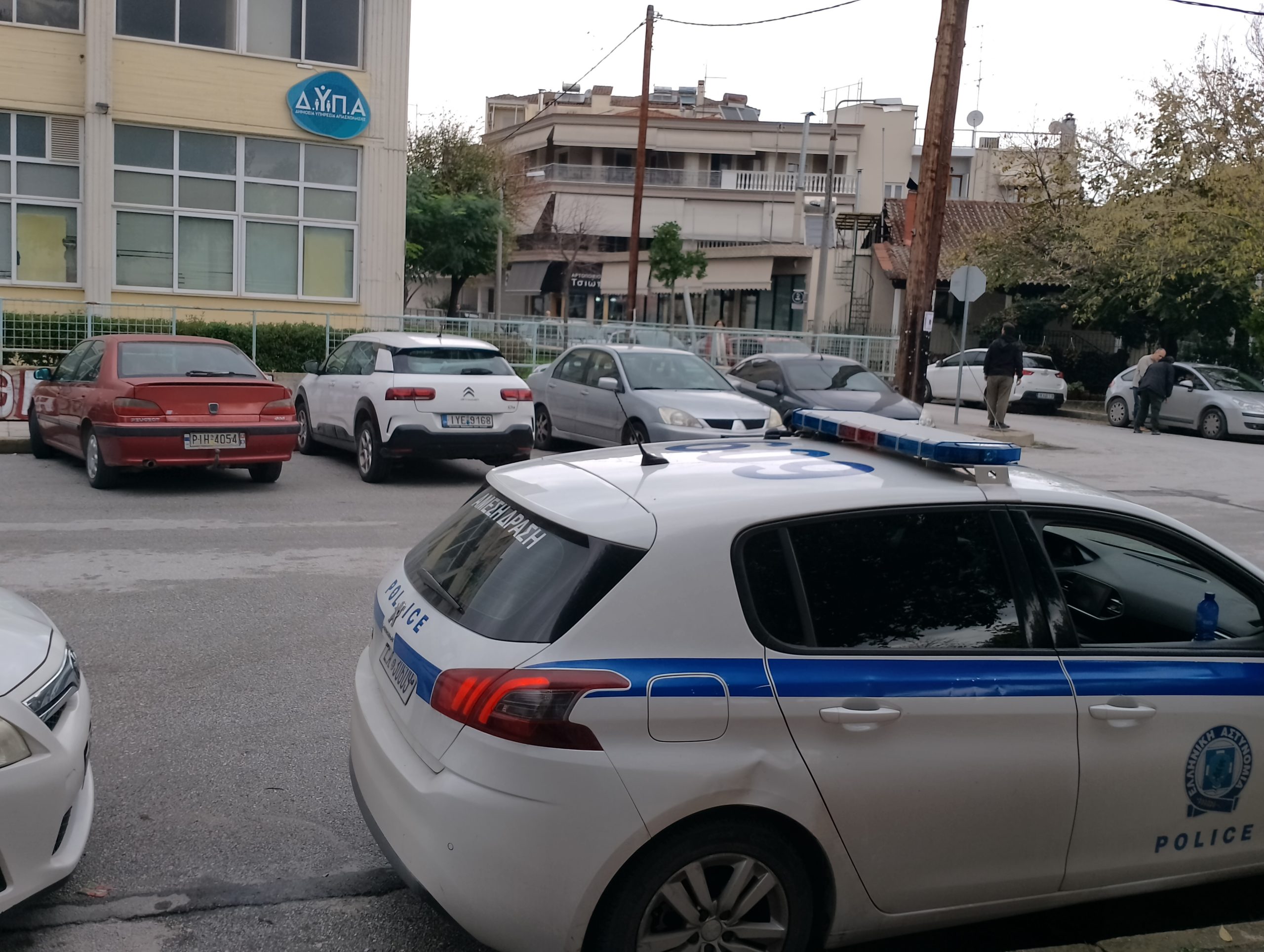 Φάρσα για βόμβα αναστατώνει τον ΟΑΕΔ και σχολικές μονάδες στην Λάρισα