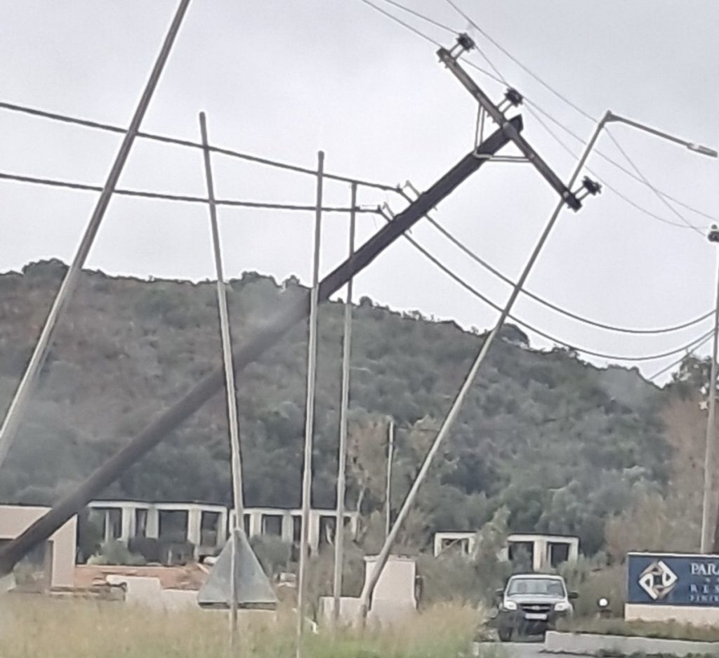 Μεσσηνία: Εκτεταμένες ζημιές από την κακοκαιρία «Αντέλ» στη Φοινικούντα  – Χωρίς ρεύμα η περιοχή (φωτογραφίες)