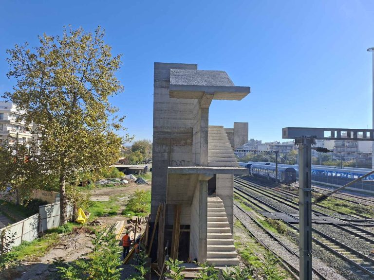 Θεσσαλονίκη: Συνεχίζεται η κατασκευή της μεταλλικής πεζογέφυρας του ΟΣΕ στο δήμο Αμπελοκήπων-Μενεμένης