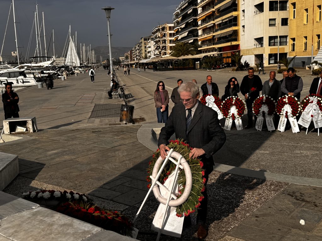 Ηχηρό μήνυμα ενότητας και δημοκρατίας από τους φορείς του Βόλου στην 52η επέτειο του Πολυτεχνείου