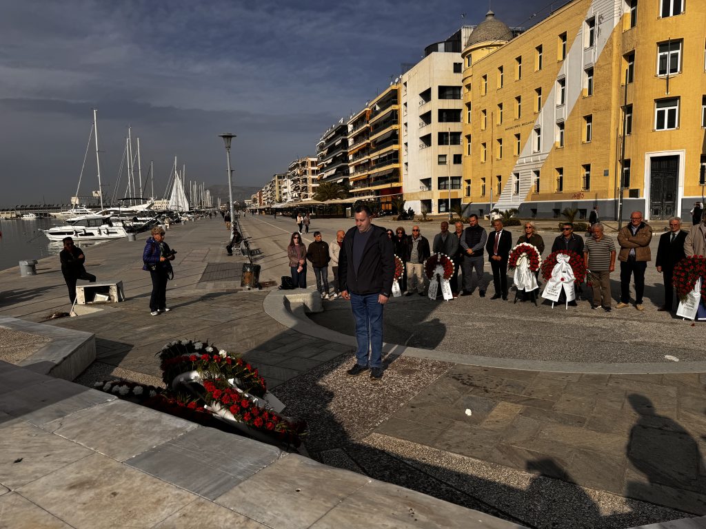 Ηχηρό μήνυμα ενότητας και δημοκρατίας από τους φορείς του Βόλου στην 52η επέτειο του Πολυτεχνείου