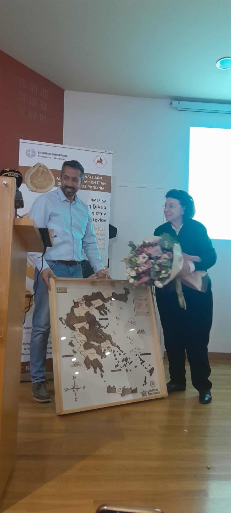 Λ. Μενδώνη από την Καρδίτσα: Η χειροτεχνία, εργαλείο αναζωογόνησης της ελληνικής περιφέρειας