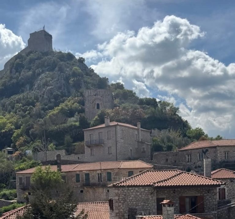 Θα αποκατασταθούν και θα στερεωθούν και τα υπόλοιπα τείχη του Κάστρου της Καρύταινας