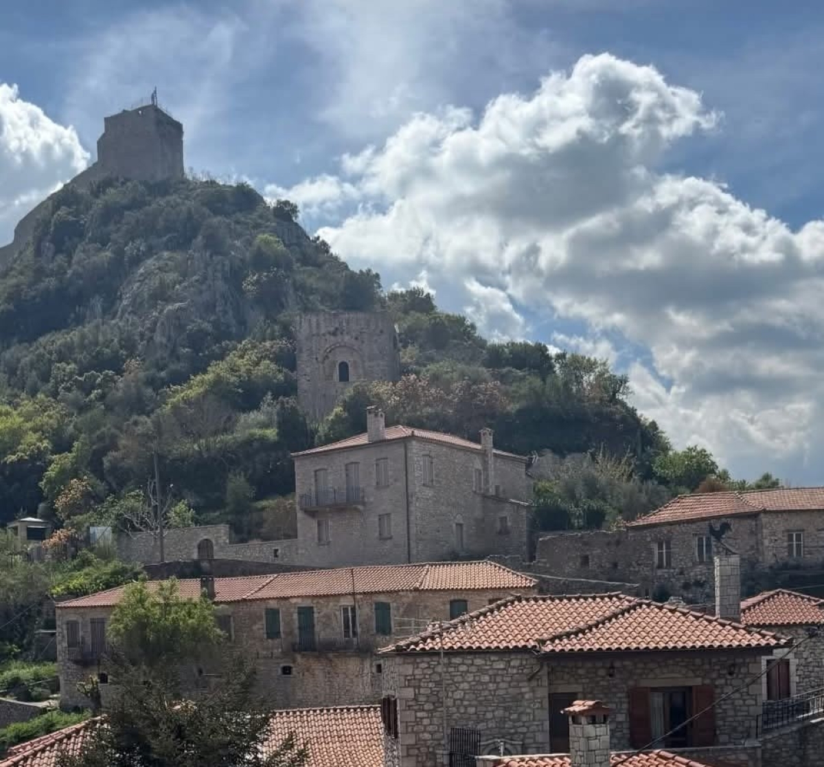 Θα αποκατασταθούν και θα στερεωθούν και τα υπόλοιπα τείχη του Κάστρου της Καρύταινας