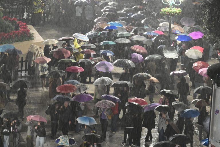 Κακοκαιρία Adel: Καταιγίδα πλήττει την Αττική – Προβλήματα στους δρόμους