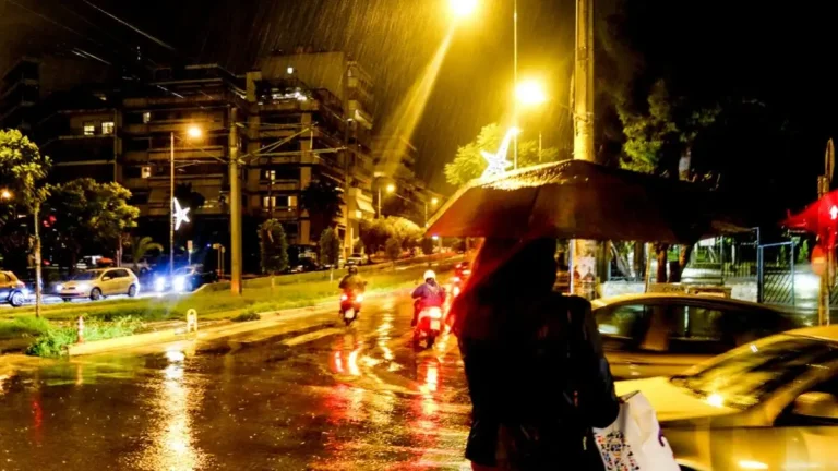 Διαδοχικά κύματα καταιγίδων τις επόμενες ώρες – Πού θα χτυπήσει η κακοκαιρία