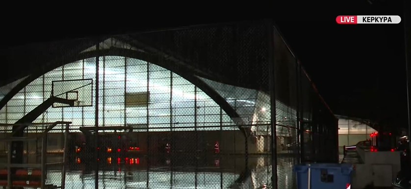 Κακοκαιρία στην Κέρκυρα: Αποκολλήθηκε τμήμα οροφής κολυμβητηρίου εν ώρα αγώνα