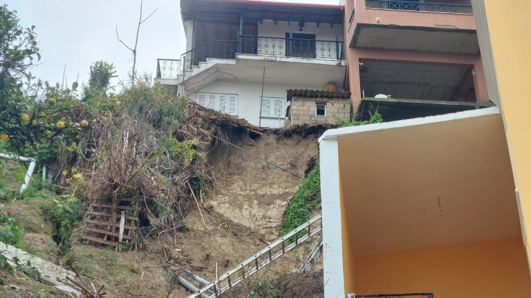 Εικόνες καταστροφής σε Τζουμέρκα και Ασπροπόταμο Τρικάλων – Σε ετοιμότητα για το νέο κύμα κακοκαιρίας στην Κέρκυρα