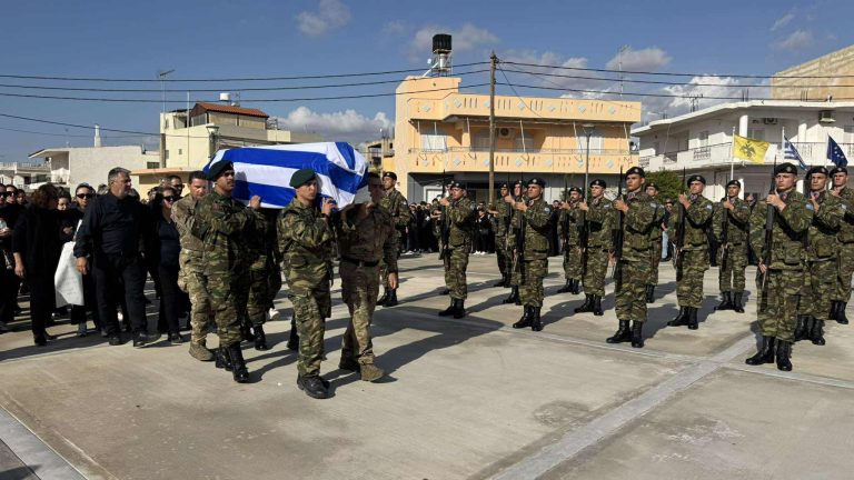 Ηράκλειο: Σε κλίμα οδύνης η κηδεία του 19χρονου ΕΠΟΠ Ραφαήλ – Γεωργίου Γαλυφιανάκη