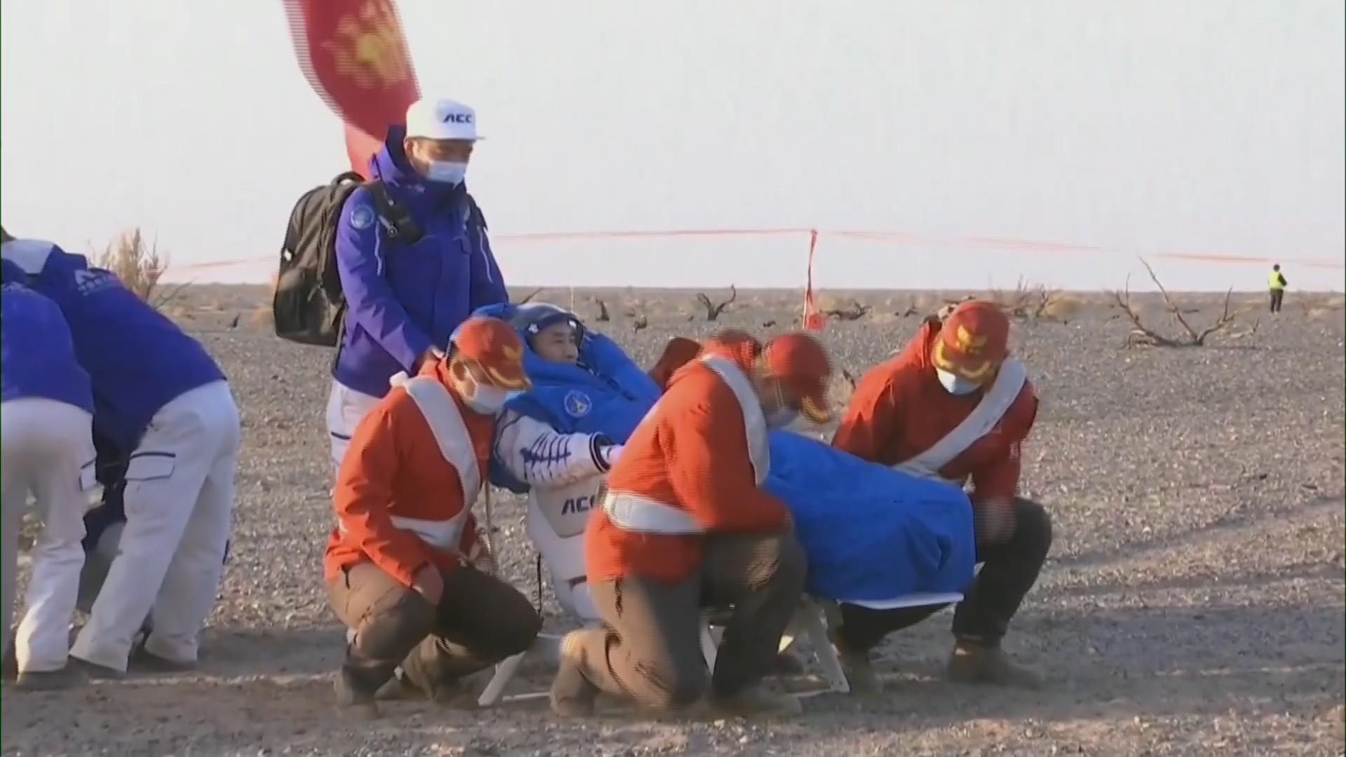 Οι Κινέζοι αστροναύτες του Shenzhou-20 επέστρεψαν στη Γη μετά από καθυστέρηση