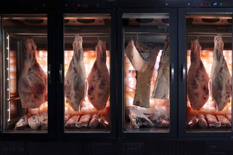 Κρέας από χρυσάφι: Γιατί αυξάνονται συνεχώς οι τιμές και τι να προσέχετε