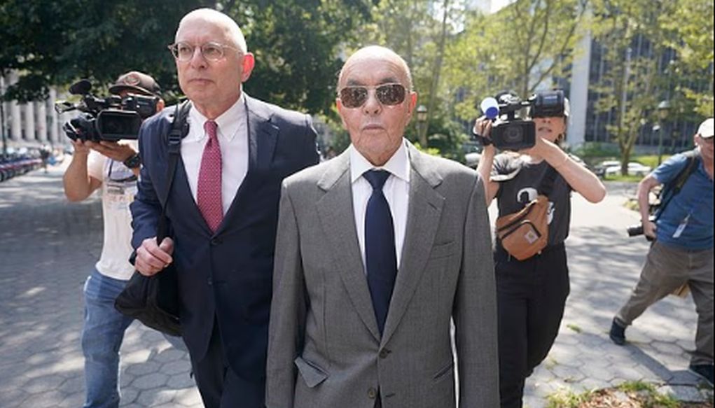 Ο Τραμπ απένειμε χάρη στον πρώην ιδιοκτήτη της Τότεναμ που είχε καταδικασθεί για διακίνηση εμπιστευτικών πληροφοριών και συνωμοσία