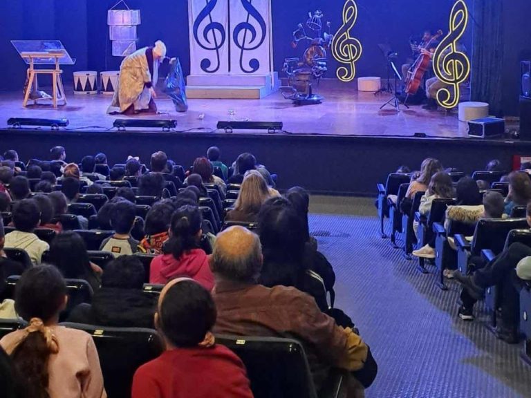 Μάγεψε τους μαθητές η Λυρική Σκηνή στα Τρίκαλα