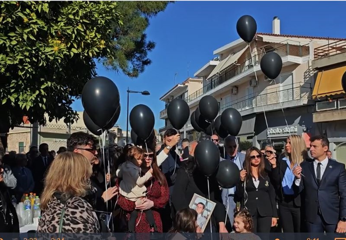 Οκτώ χρόνια από τις πλημμύρες στη Μάνδρα: Μαύρα μπαλόνια στον ουρανό – Αποκαλυπτήρια μνημείου για τα θύματα