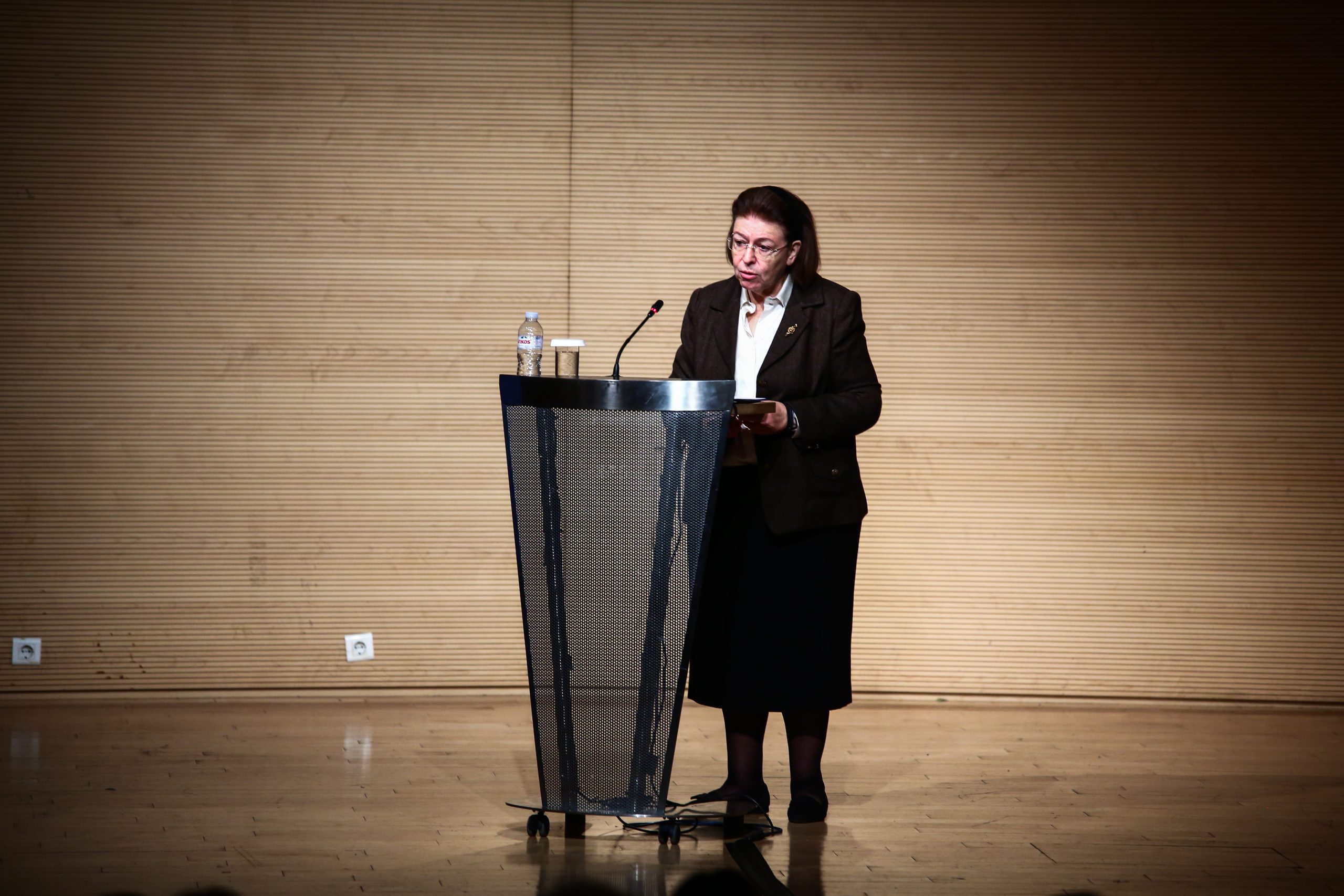 ΣΥΡΙΖΑ: Τι άλλο πρέπει να συμβεί για να αποπέμψει ο κ. Μητσοτάκης την κα Μενδώνη;