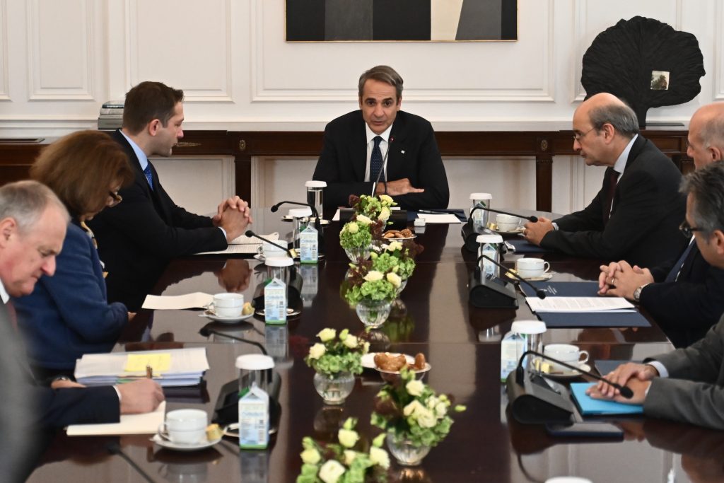 Συνάντηση Μητσοτάκη με τον Ευρωπαίο Επίτροπο Γεωργίας και Τροφίμων: «Ο αγροτικός τομέας μπορεί να πετύχει πολύ περισσότερα»