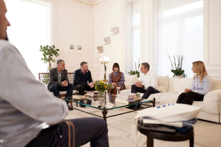 Ο Κυριάκος Μητσοτάκης υποδέχτηκε Μαραθωνοδρόμους στο Μαξίμου: Οι προσωπικοί τους «άθλοι», τι εξομολογήθηκε ο Πρωθυπουργός