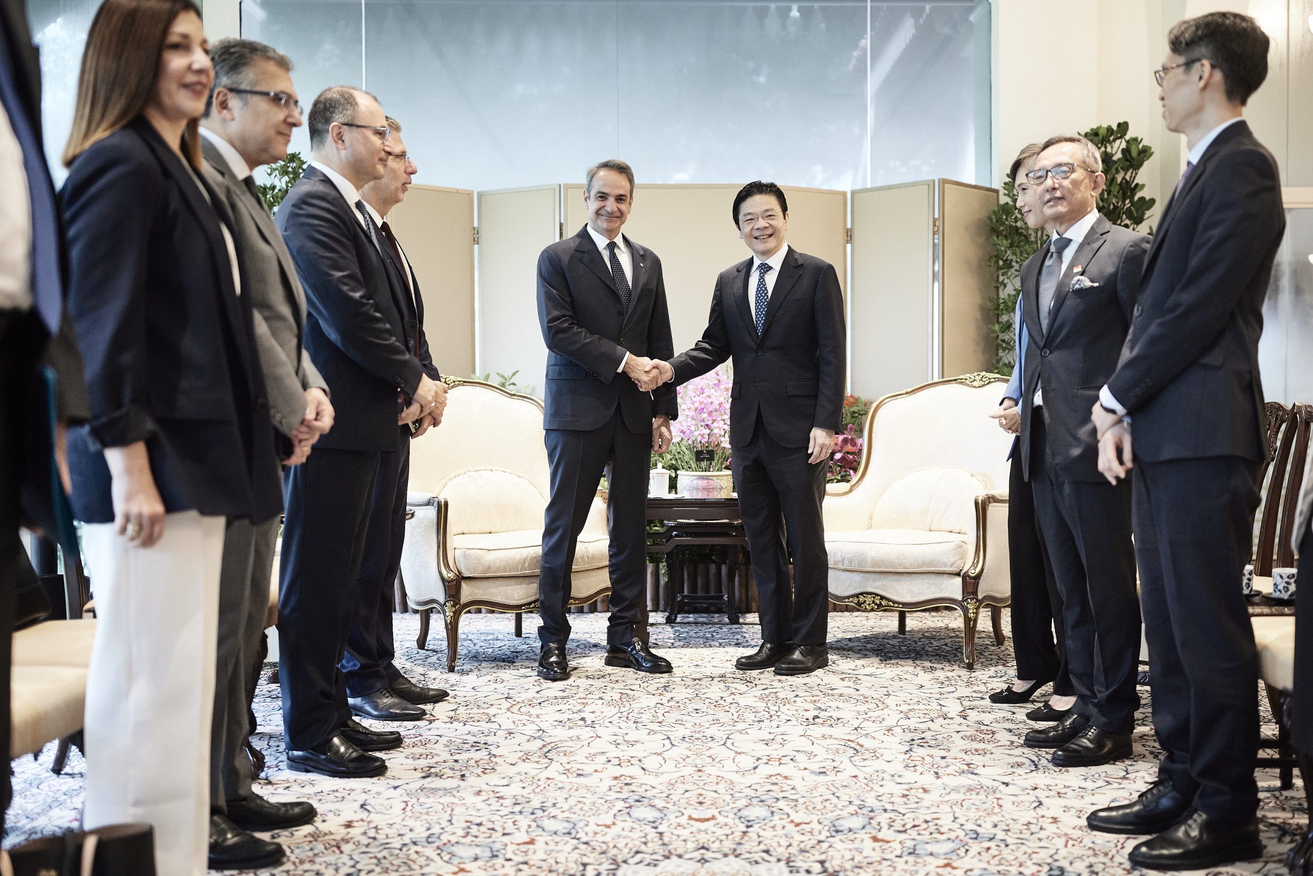 Συνάντηση Μητσοτάκη με τον πρωθυπουργό της Σιγκαπούρης – Διμερείς σχέσεις, ναυτιλία και εξαγωγές στο επίκεντρο