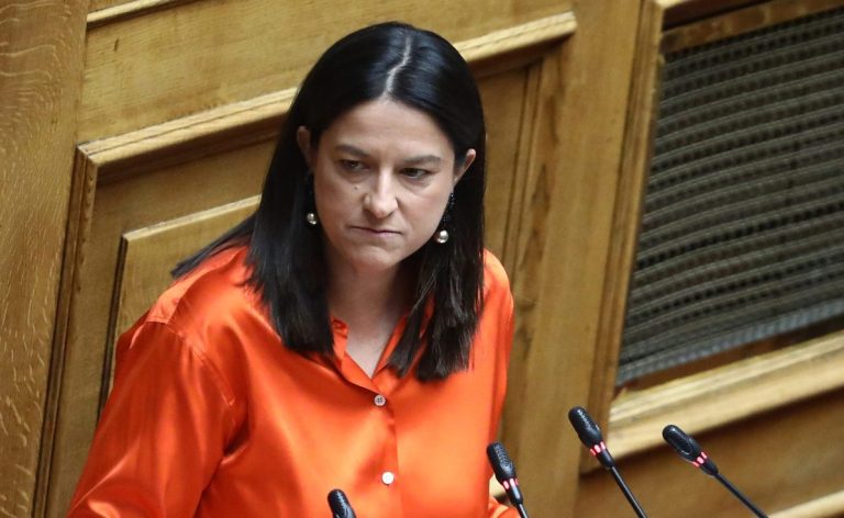 Κεραμέως: Μειώθηκαν κατά 76% τα εκκρεμή ραντεβού των ΚΕΠΑ μέσα σε έναν χρόνο