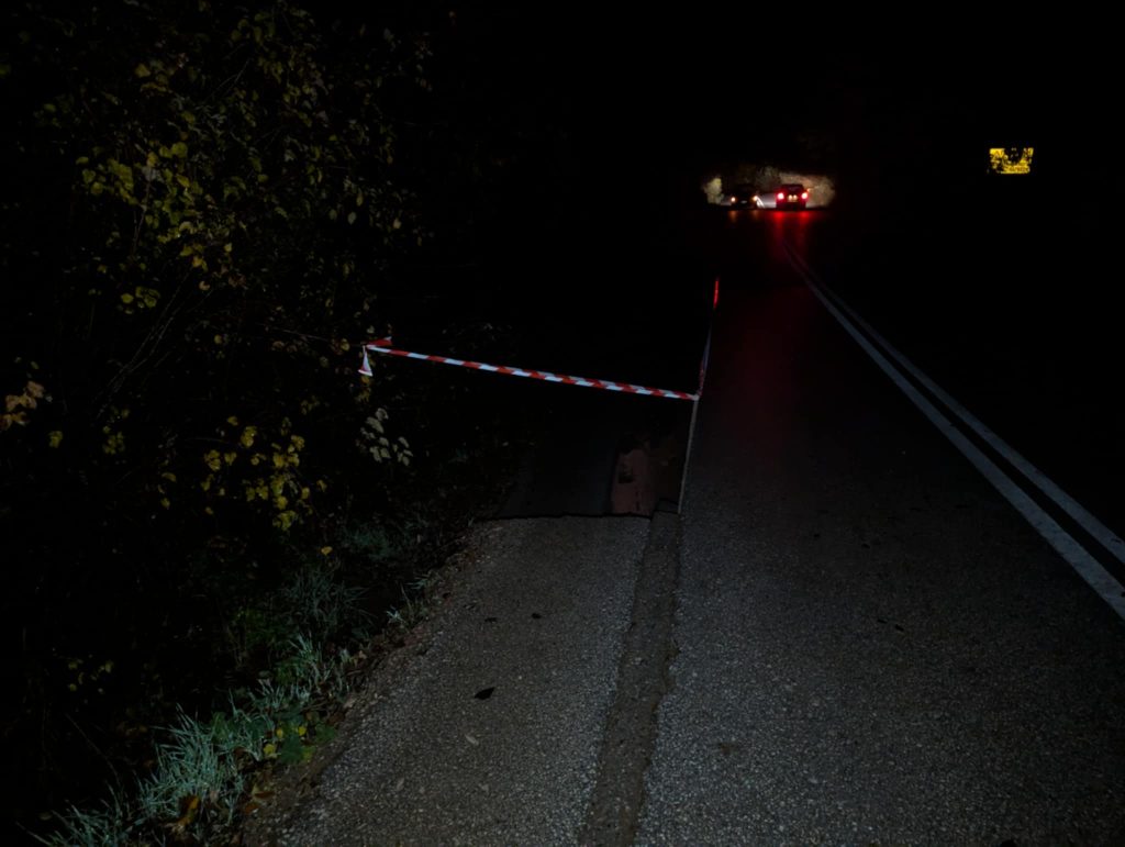 Εορδαία: Αποκλεισμένη η κεντρική είσοδος στους Πύργους λόγω υποχώρησης του οδοστρώματος