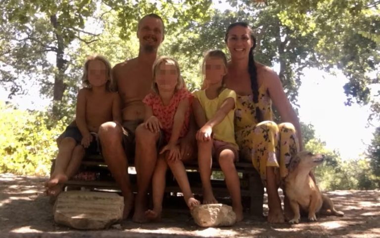 Διαμάχη στην Ιταλία για την απομάκρυνση τριών παιδιών από οικογένεια που ζούσε μόνη της στο δάσος