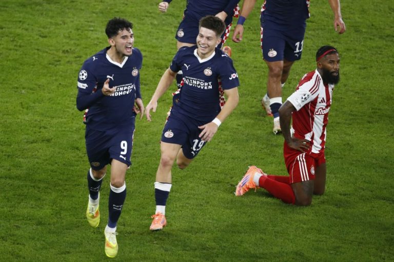 Champions League: H τύχη γύρισε την πλάτη στον Ολυμπιακό, στο 90+3΄ η Αϊντχόφεν πήρε 1-1 στο «Καραϊσκάκης»