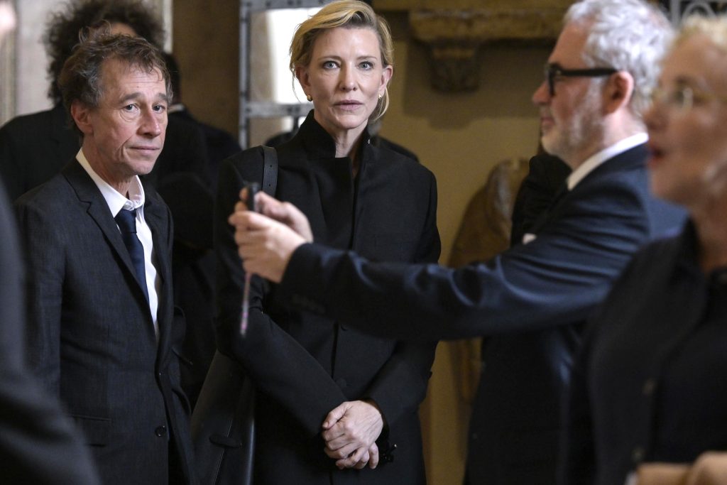 Λάμψη Χόλιγουντ στο Βατικανό: O Πάπας συναντήθηκε με Μπελούτσι, Μπλάνσετ κι άλλους σταρς – «Η εποχή μας σας χρειάζεται»