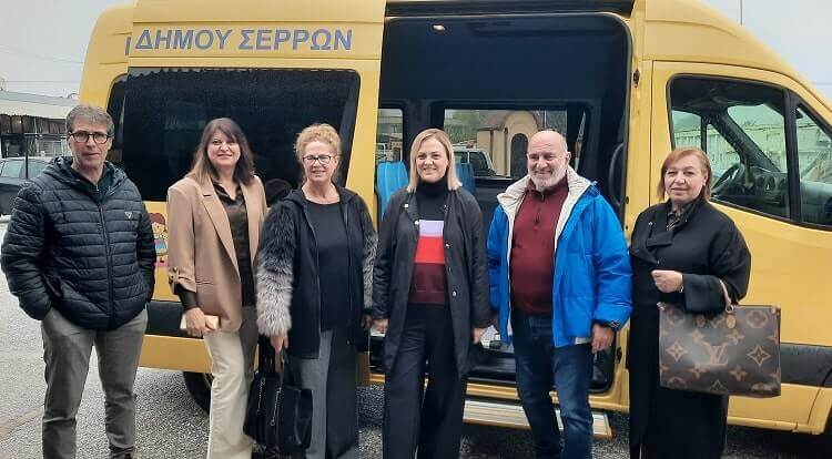 Ο Δήμος Σερρών παρέλαβε νέο σχολικό λεωφορείο