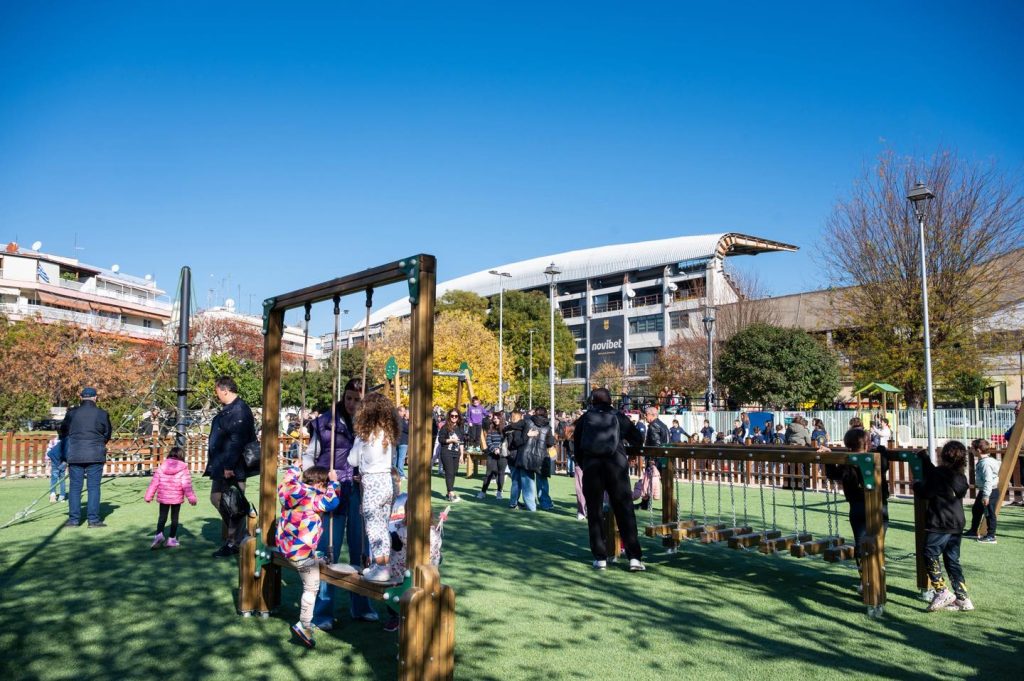 Θεσσαλονίκη: Νέο «πνεύμονα» πρασίνου απέκτησαν οι κάτοικοι της Χαριλάου με την παράδοση του πλήρως ανακαινισμένου Πάρκου Αλκμήνης