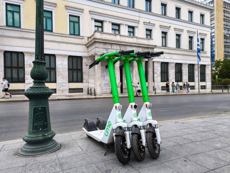 Υπουργείο Ανάπτυξης σε Χ. Δούκα για ηλεκτρικά πατίνια: Ας καταλάβει ότι είναι δήμαρχος και όχι υποψήφιος δελφίνος του ΠΑΣΟΚ